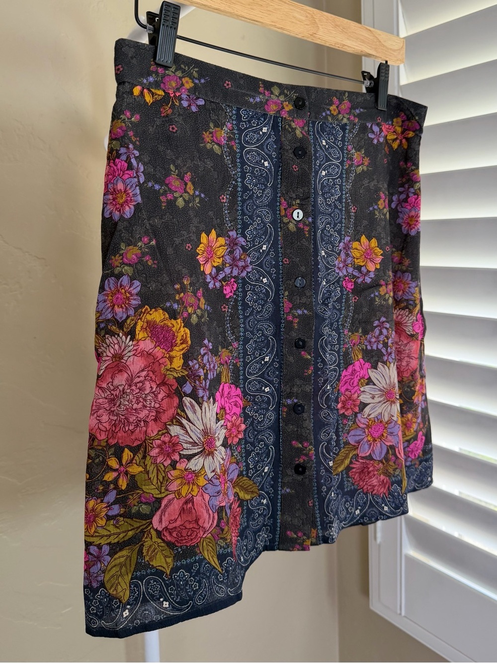 NATURAL LIFE Elaina Mini Skirt Medium NWT English Garden Charcoal Floral Print - Picture 5 of 10